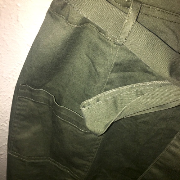 Olive Green Romperđź«’đź’š - Picture 4 of 6